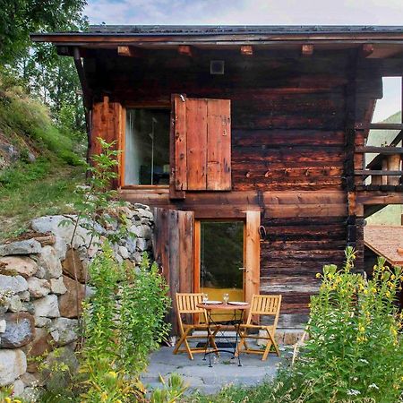 Denkmalgeschuetzter Spycher Total Renoviert Goms Экстерьер фото