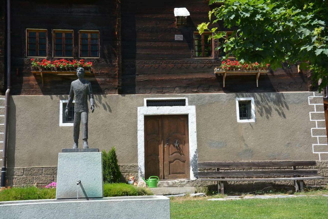 Denkmalgeschuetzter Spycher Total Renoviert Goms Экстерьер фото